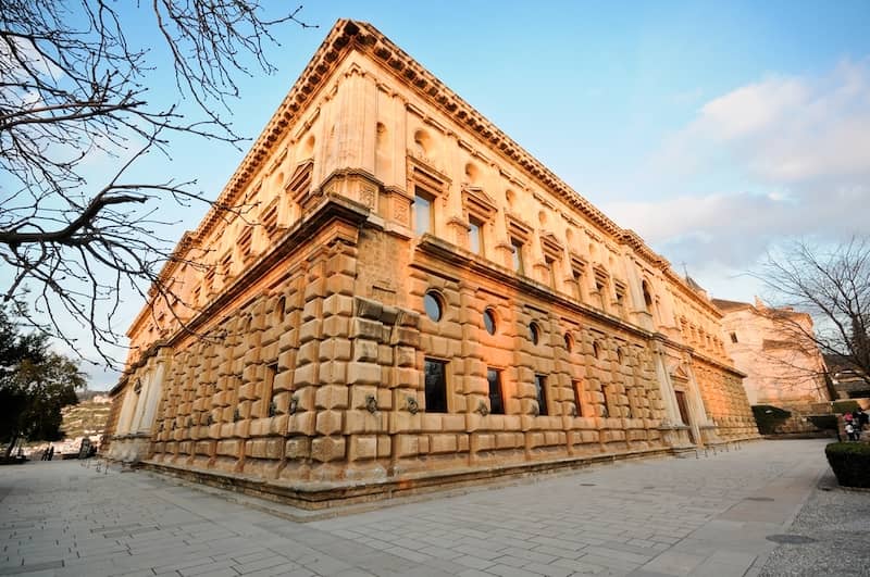 imagen de historia sobre el palacio de carlos v
