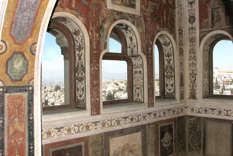 imagen de historia y transformaciones del peinador de la reina